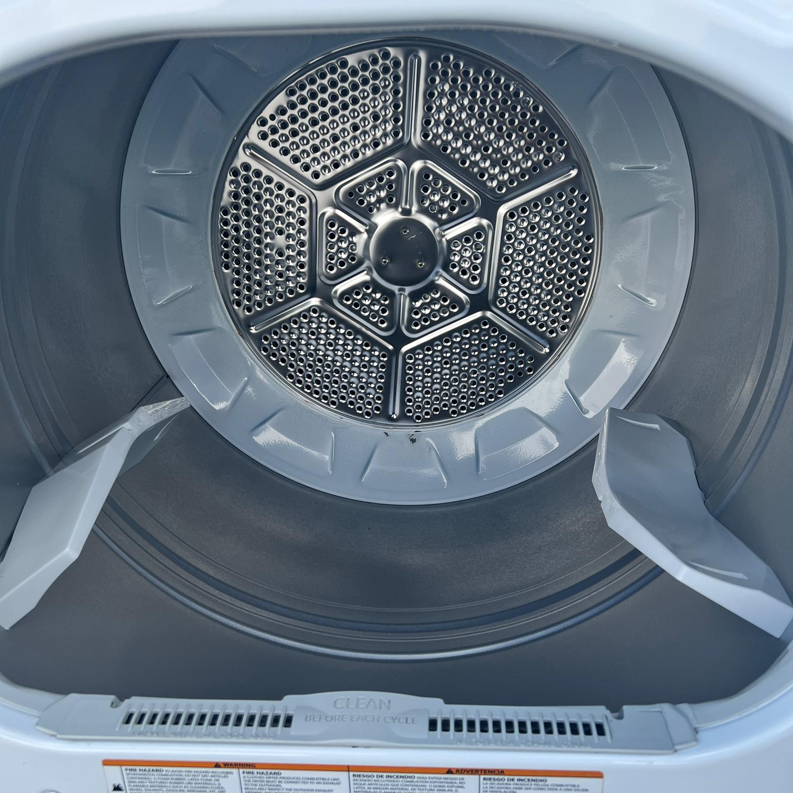 GE Washer and Dryer Set. GE Washer and Dryer Set.